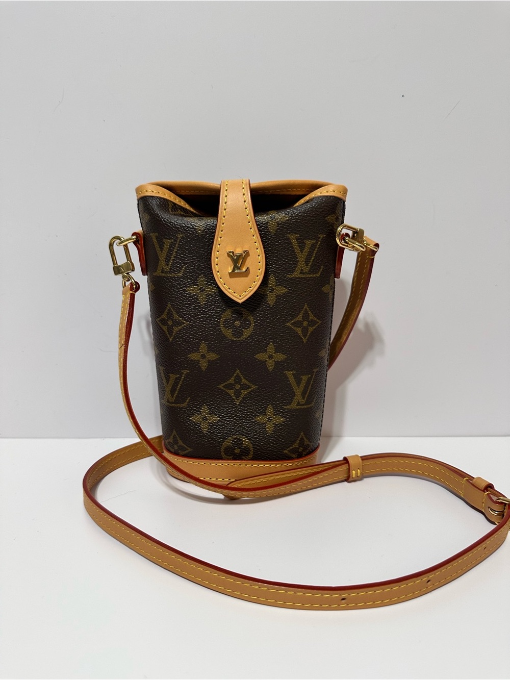 Louis Vuitton ❤️🌟 Monogram Fold Me Pouch with Long Detacheable Strap ⭐️
